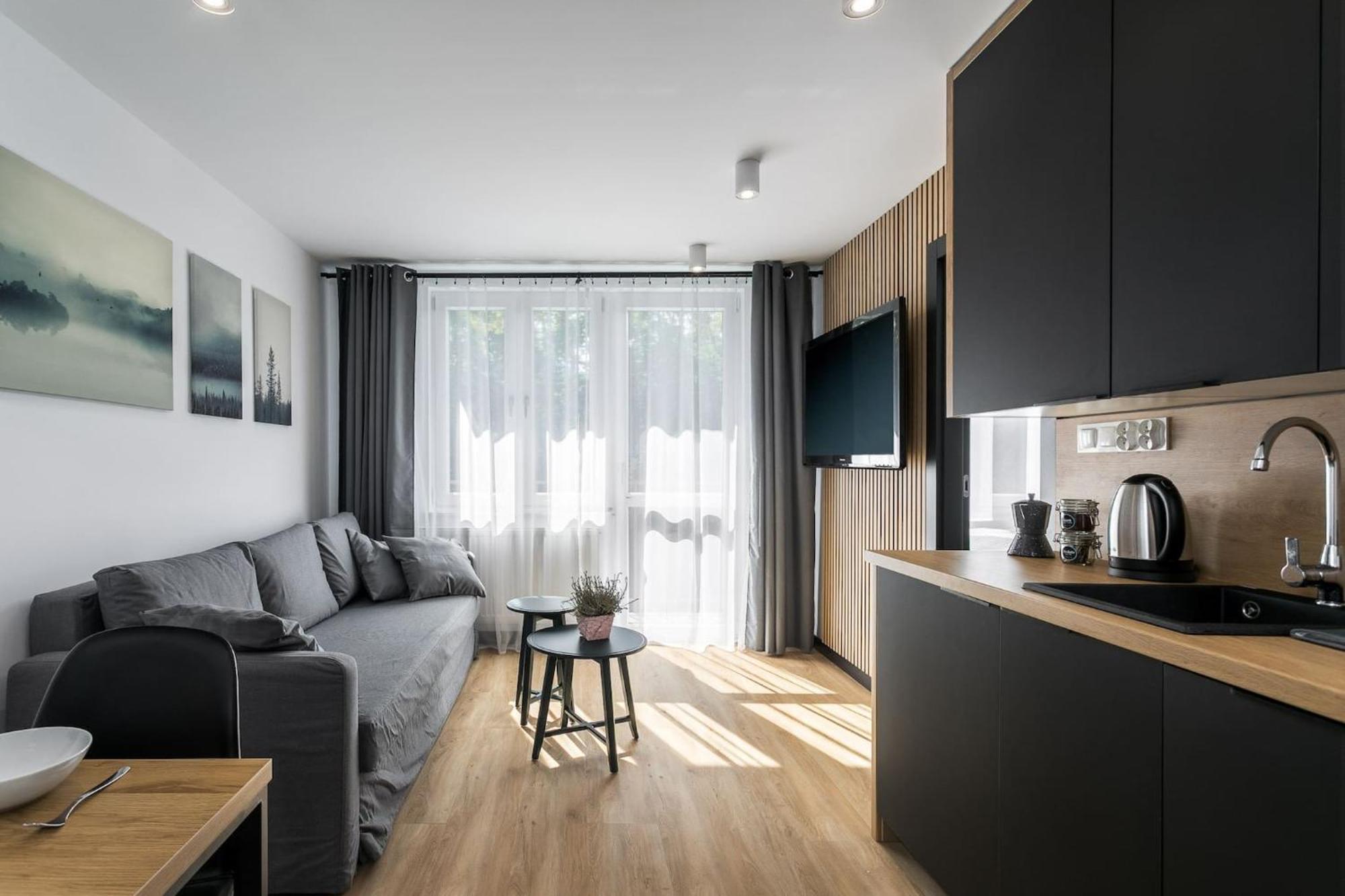 Rent Like - Piaseckiego 24 *