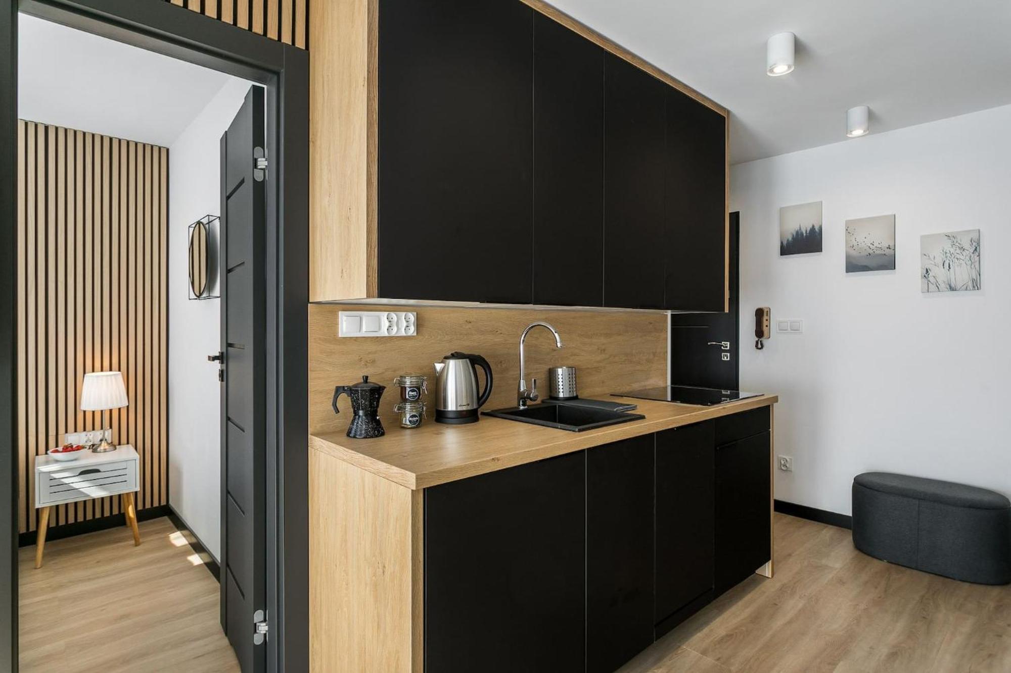 Rent Like - Piaseckiego 24 *